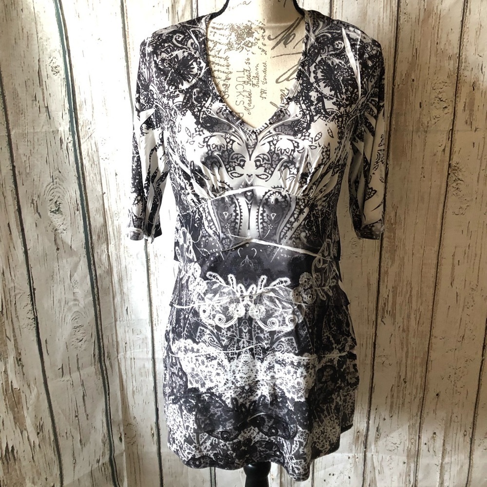 EUC ONE WORLD TOP - SIZE MEDIUM
